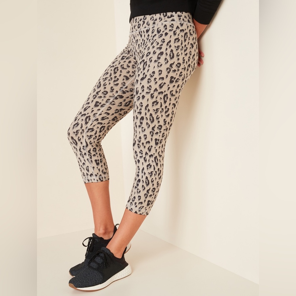 Old Navy Active Elevate Cropped Leggings Sz L Cheetah 🐆 print EUC - Picture 1 of 6
